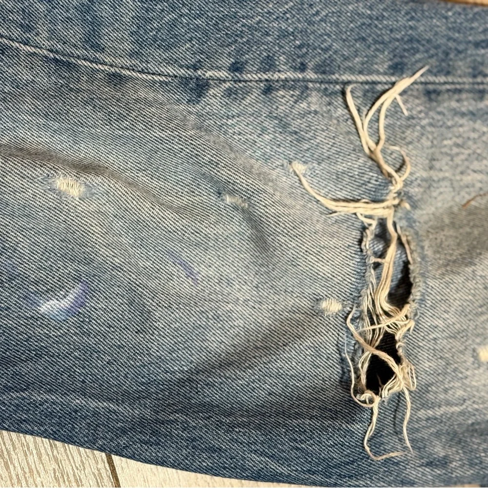 501s 29w x 28L Levi's Relaxed Fit Distressed Blue Jeans - Picture 8 of 12